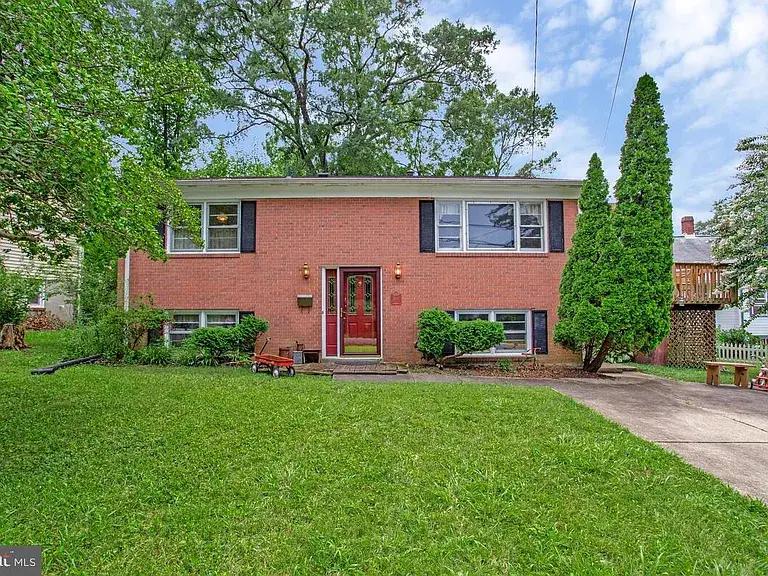 5801 Pontiac, College Park, MD