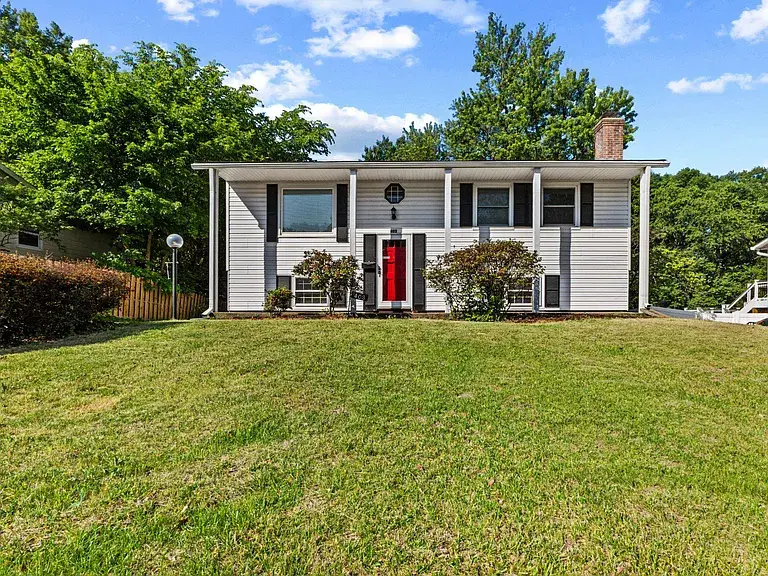 403 Poplar, Sterling, VA 20165